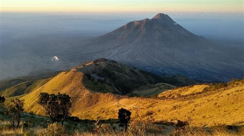 Destinasi Adventure yang Populer di Indonesia Cuaca Gunung Merbabu